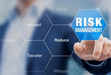 Risks in life settlements